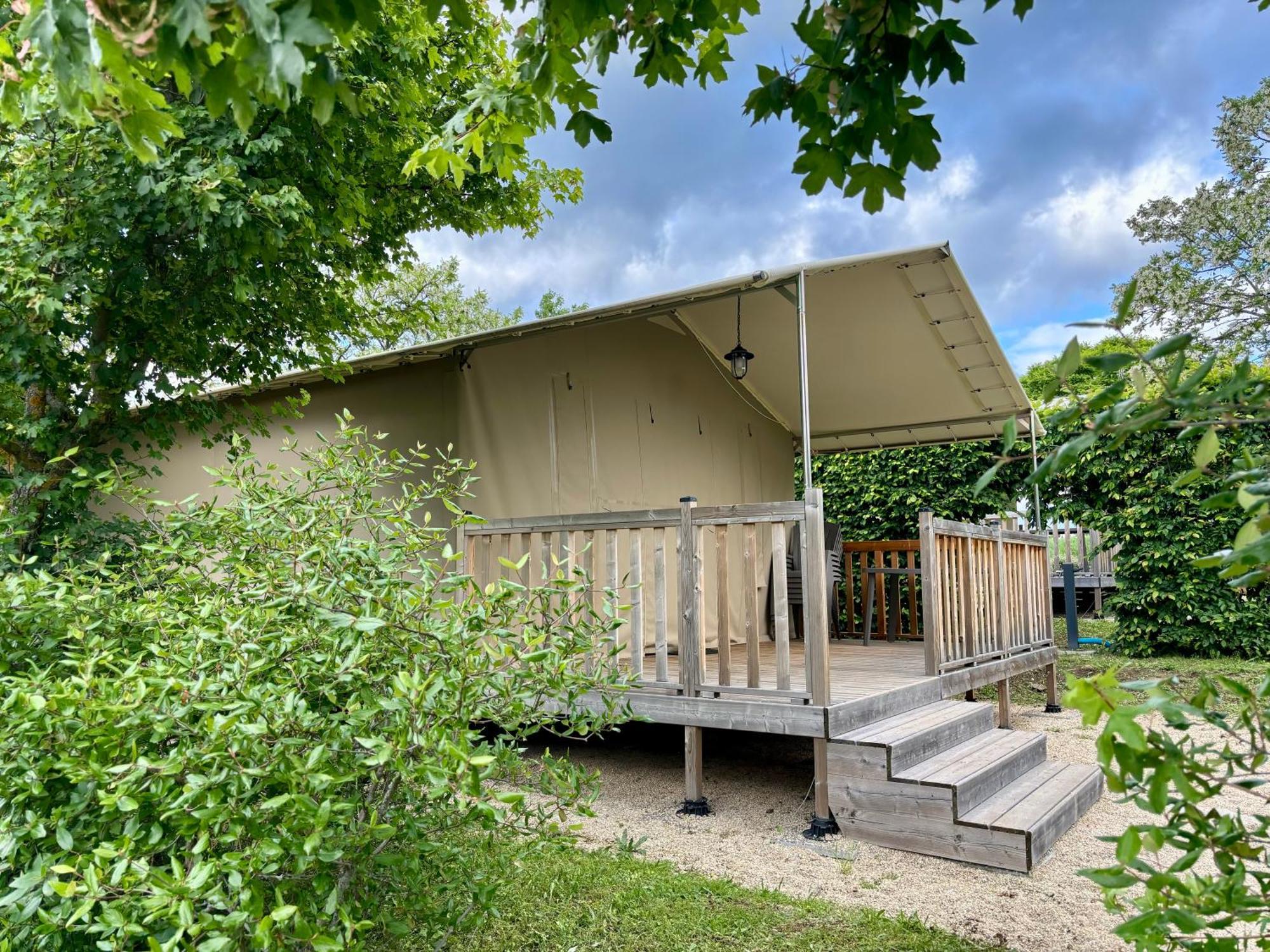 Camping Onlycamp Pierre & Sources Volvic Exteriör bild